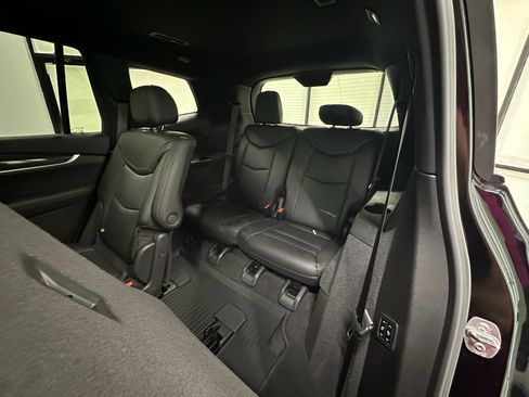 Used 2024 Cadillac XT6 Sport w/ LPO, Onyx Lite Package AWD/4WD image 17