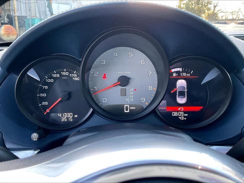 Used 2014 Porsche Boxster S image 19