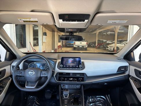 Used 2025 Nissan Rogue SV FWD image 35