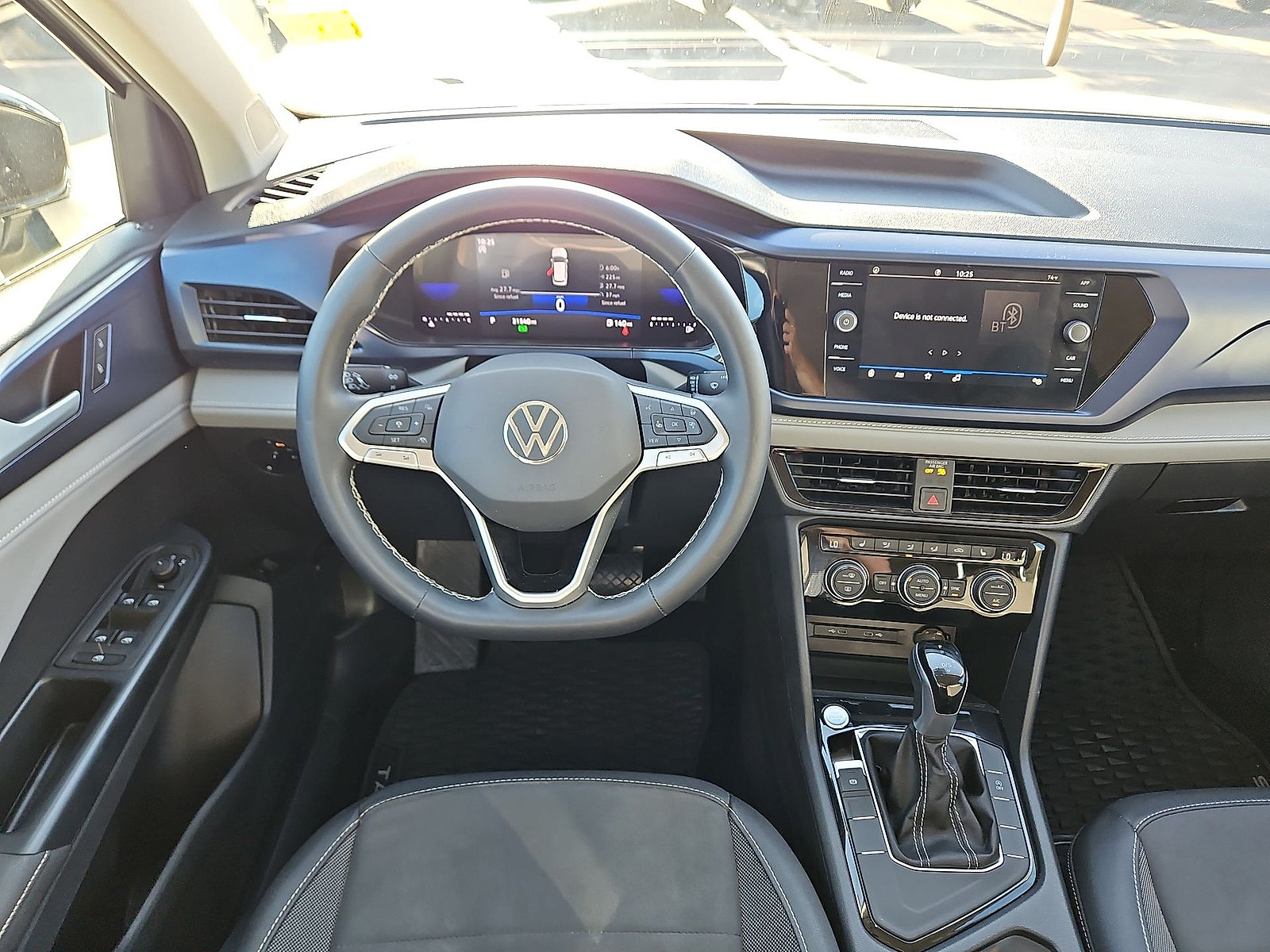 Certified 2024 Volkswagen Taos SE w/ Panoramic Sunroof Package FWD image 14