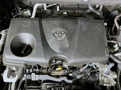 Used 2024 Toyota RAV4 LE image 32