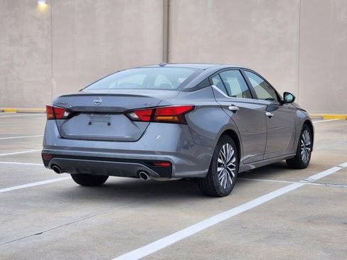 Used 2024 Nissan Altima 2.5 SV w/ SV Premium Package FWD image 5