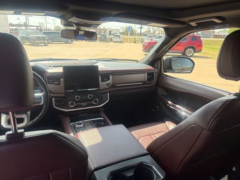 Used 2024 Ford Expedition Limited image 22