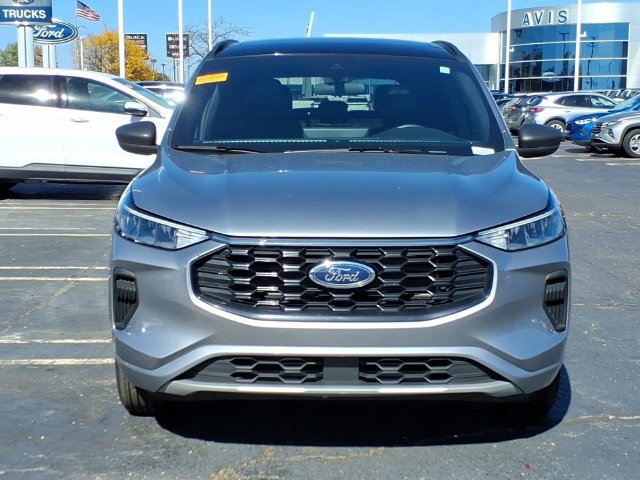 Used 2024 Ford Escape ST-Line w/ Tech Pack #1 AWD/4WD image 2