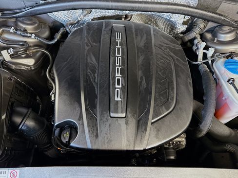 Used 2018 Porsche Macan AWD/4WD image 38