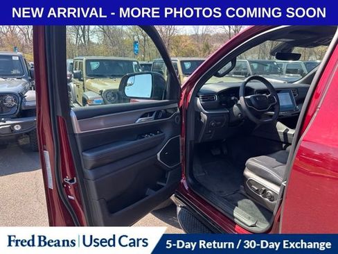 Used 2025 Jeep Wagoneer Series II w/ Premium Group I image 7
