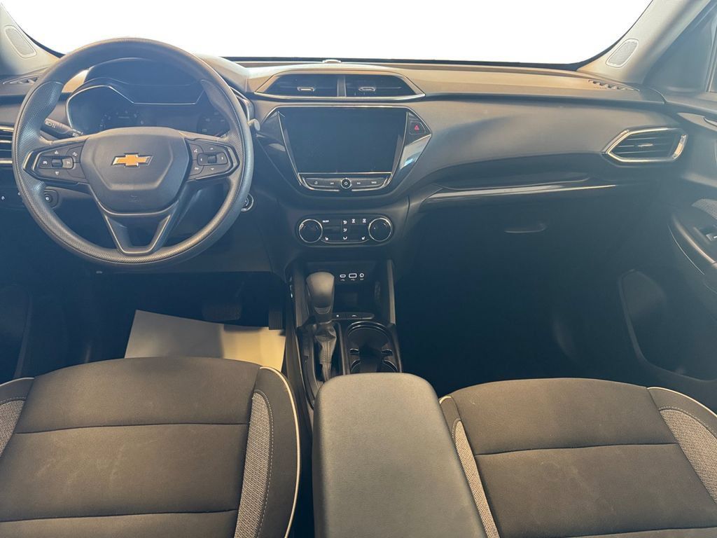 Used 2022 Chevrolet TrailBlazer LT w/ Convenience Package FWD image 12