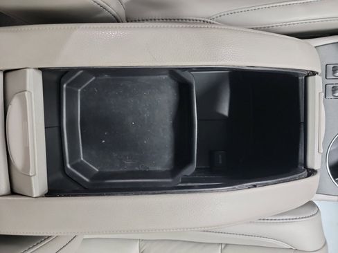 Used 2019 Toyota Highlander XLE image 29