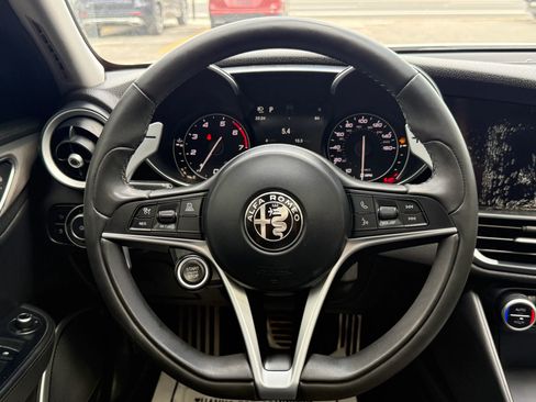 Used 2017 Alfa Romeo Giulia AWD image 11