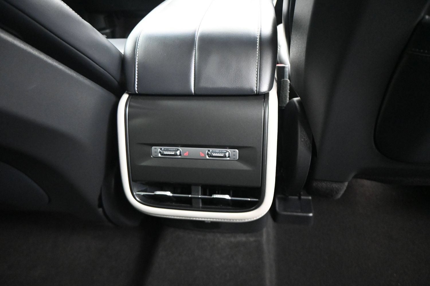 Used 2024 Lincoln Nautilus Premier w/ Equipment Group 102A AWD/4WD image 16