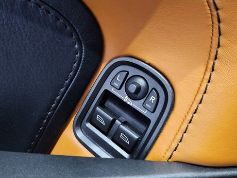 Used 2008 Aston Martin V8 Vantage Roadster RWD image 24