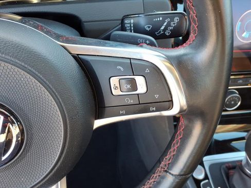 Used 2018 Volkswagen GTI SE image 20