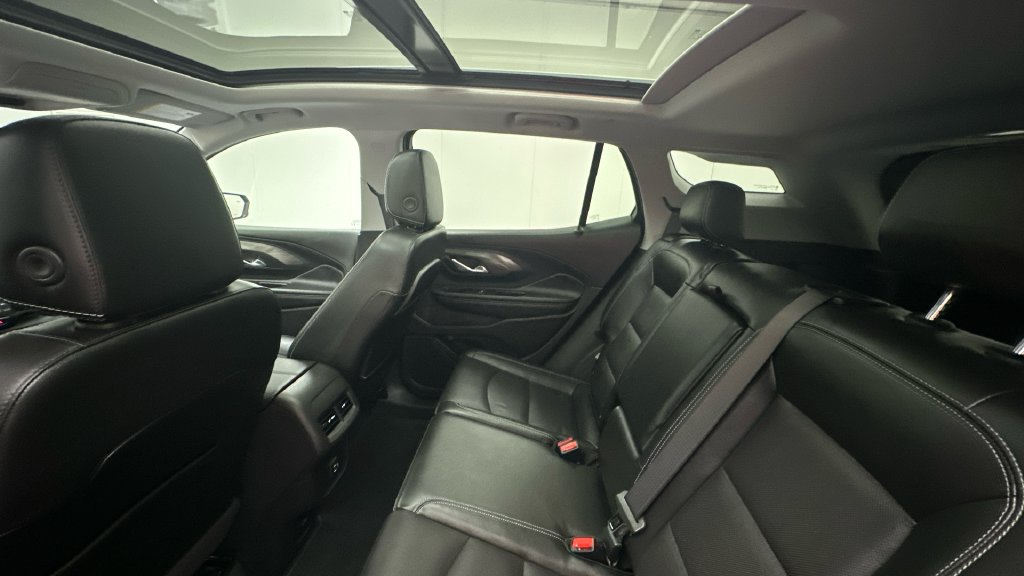 Used 2024 GMC Terrain SLT AWD/4WD image 10