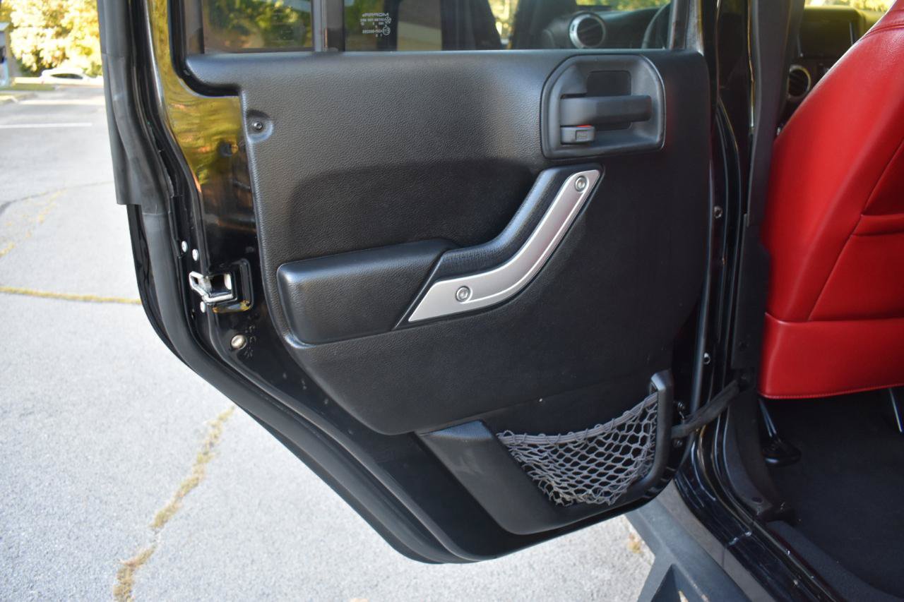 Used 2013 Jeep Wrangler Unlimited Rubicon AWD/4WD image 19
