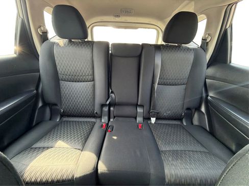 Used 2020 Nissan Rogue S image 18