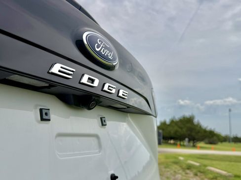 Used 2024 Ford Edge SEL w/ Convenience Package AWD/4WD image 9