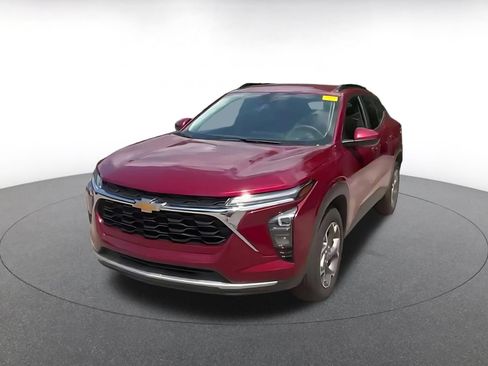 Used 2025 Chevrolet Trax LT FWD image 6