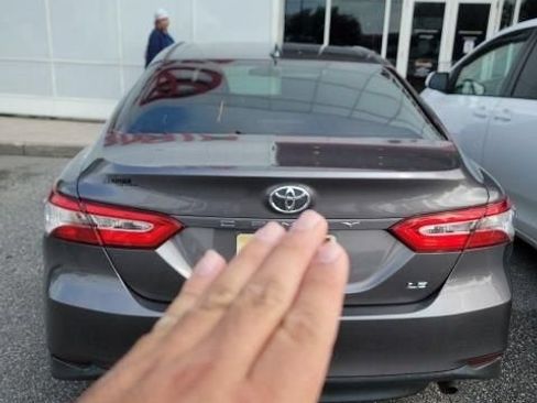 Used 2020 Toyota Camry LE FWD image 8
