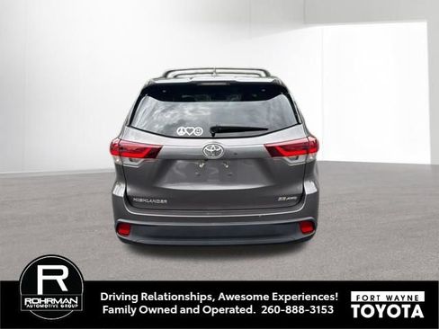 Used 2019 Toyota Highlander SE AWD/4WD image 3