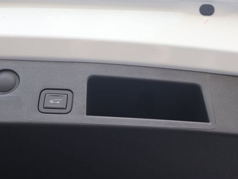New 2026 Chevrolet Equinox LT w/ Convenience Package II FWD image 49