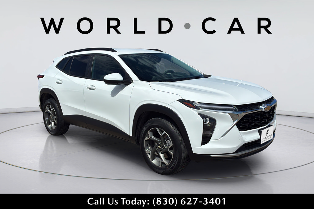 Used 2024 Chevrolet Trax LT w/ Driver Confidence Package FWD image 2