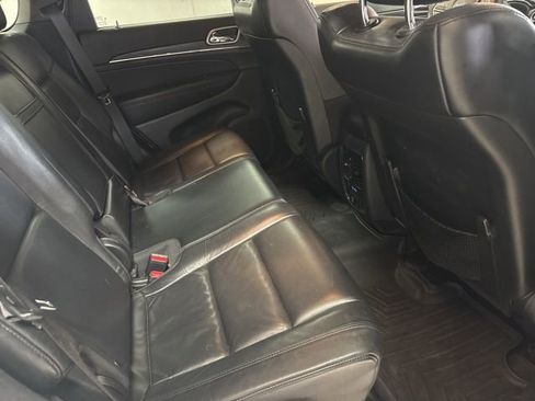 Used 2019 Jeep Grand Cherokee Limited AWD/4WD image 8