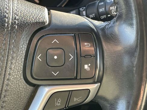 Used 2018 Toyota Highlander XLE image 28