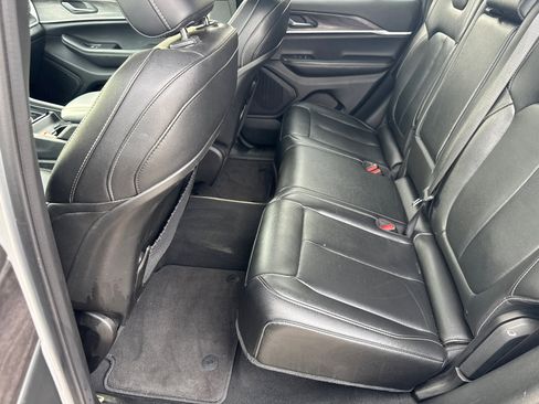 Certified 2024 Jeep Grand Cherokee Limited image 19