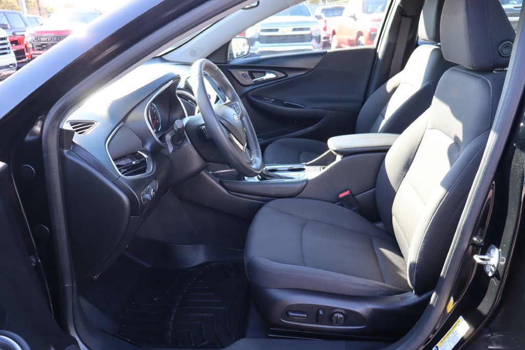 Used 2016 Chevrolet Malibu LT FWD image 4