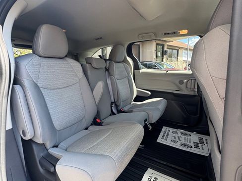 Used 2022 Toyota Sienna LE AWD/4WD image 15