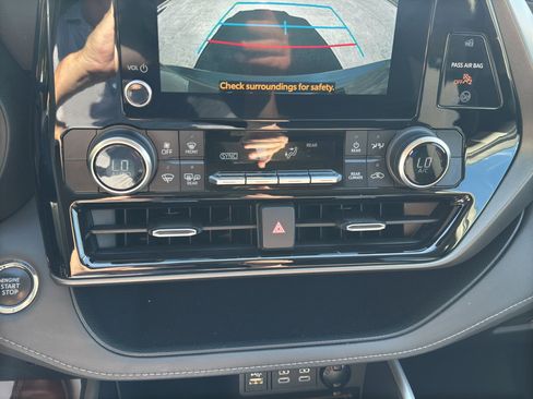 Used 2023 Toyota Highlander LE image 16