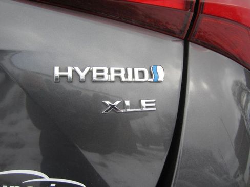 Used 2020 Toyota Prius XLE image 11