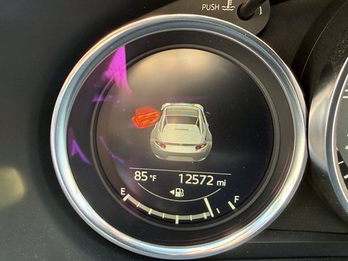 Used 2019 MAZDA MX-5 Miata RF Grand Touring RWD image 9