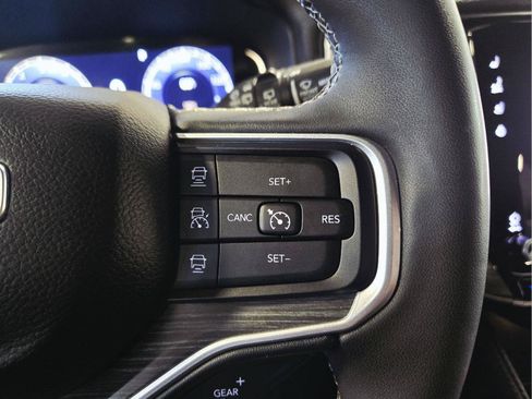 Used 2024 Jeep Wagoneer Series II AWD/4WD image 24