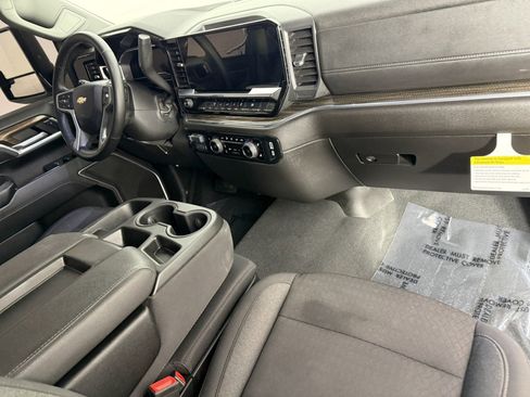 Used 2025 Chevrolet Silverado 3500 LT image 11