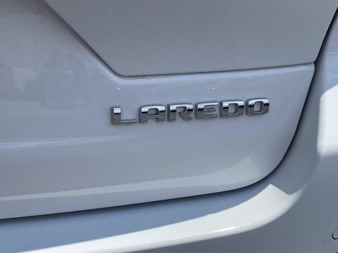 Used 2023 Jeep Grand Cherokee Laredo AWD/4WD image 6