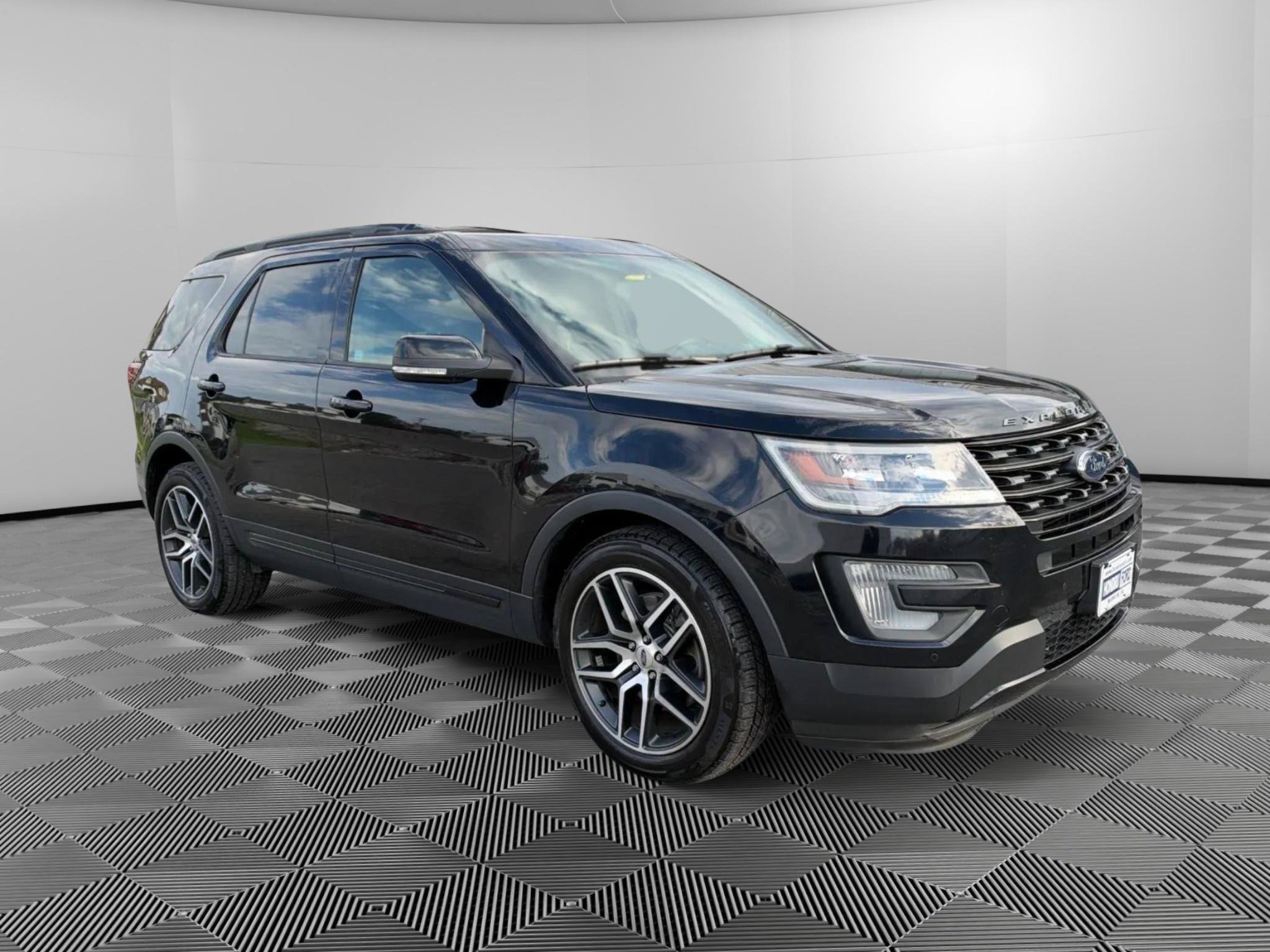 Used 2017 Ford Explorer Sport AWD/4WD image 2