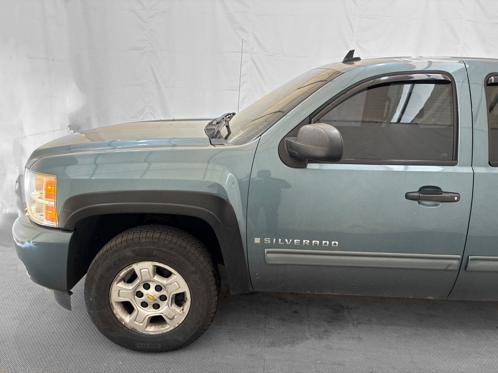 Used 2009 Chevrolet Silverado 1500 LT w/ Power Pack Plus AWD/4WD image 3