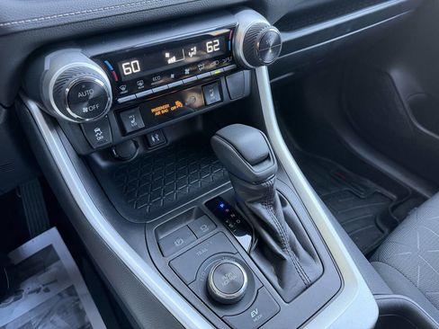 Used 2019 Toyota RAV4 XLE image 19