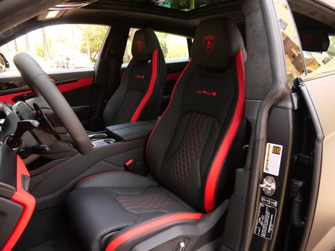 Used 2024 Lamborghini Urus S AWD/4WD image 18