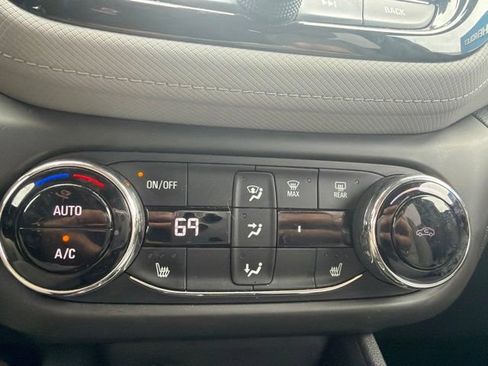 Used 2021 Chevrolet TrailBlazer LT w/ Premium Seating Package AWD/4WD image 15