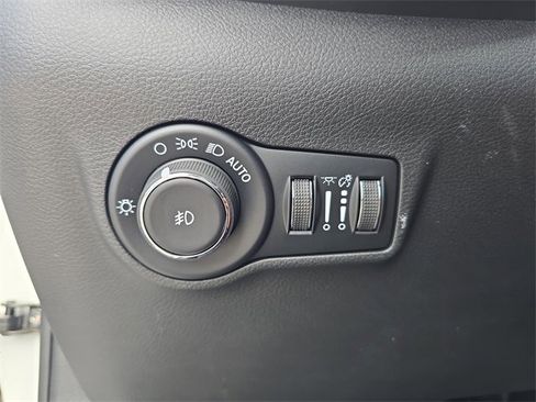 New 2026 Jeep Compass Latitude image 21