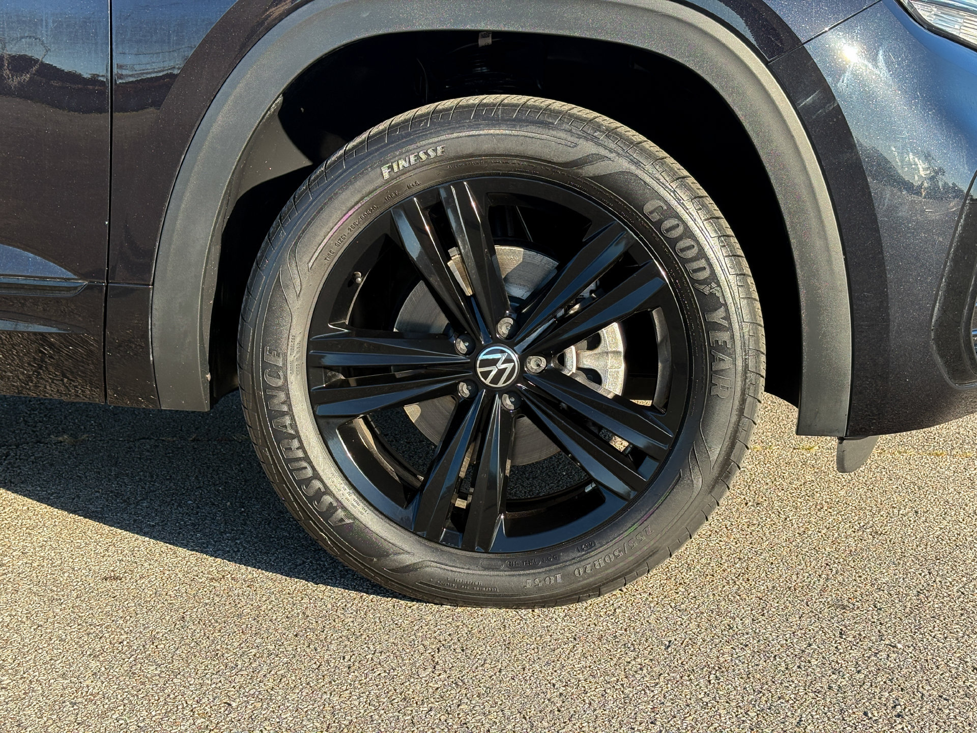Used 2023 Volkswagen Atlas Cross Sport SEL R-Line AWD/4WD image 11