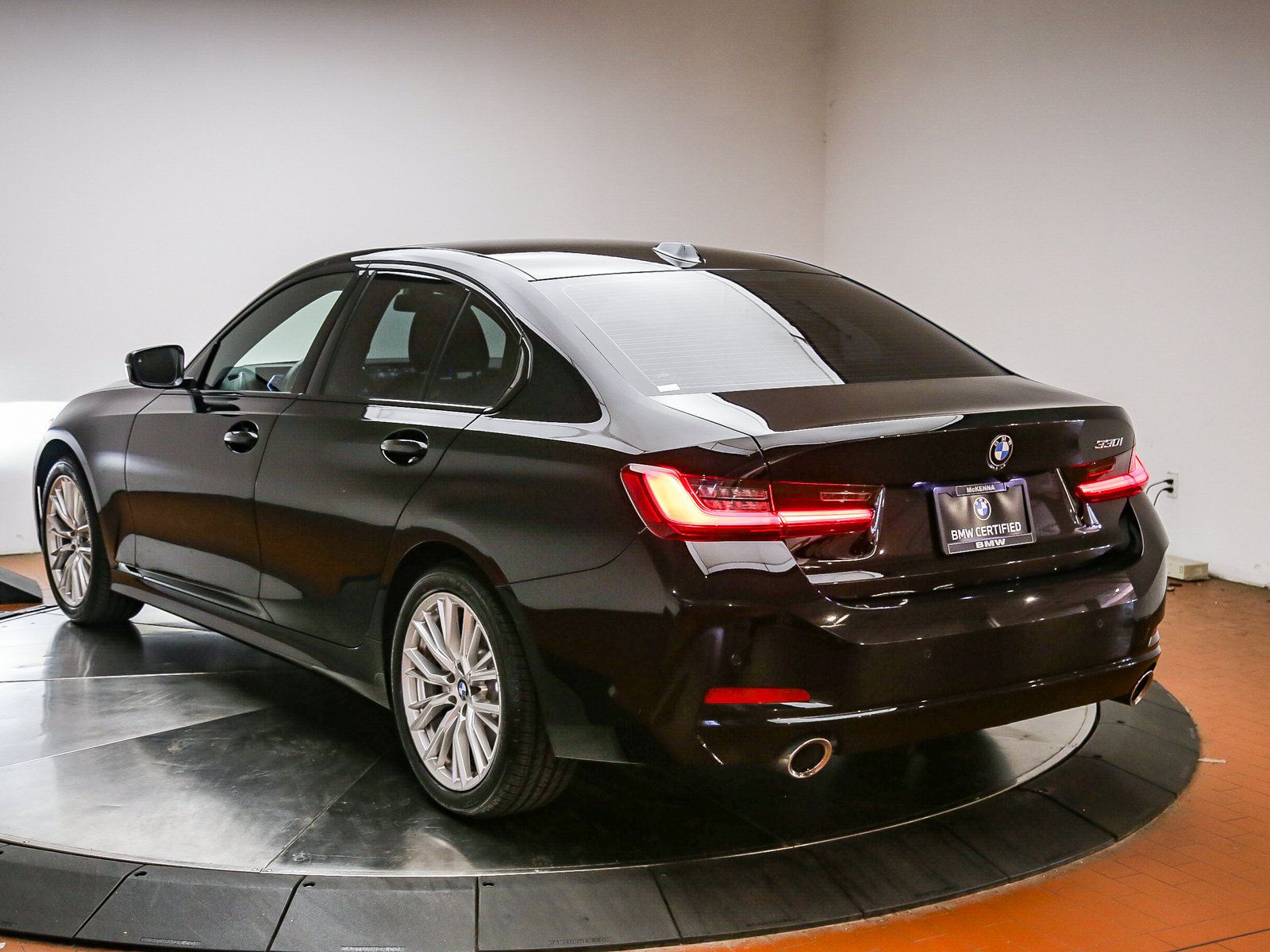 Certified 2023 BMW 330i Sedan w/ Premium Package RWD image 5