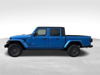 New 2026 Jeep Gladiator Sport video 2