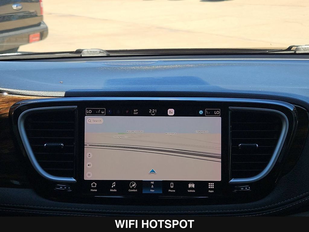 Used 2023 Chrysler Pacifica Limited w/ Uconnect Theater Family Group FWD image 19