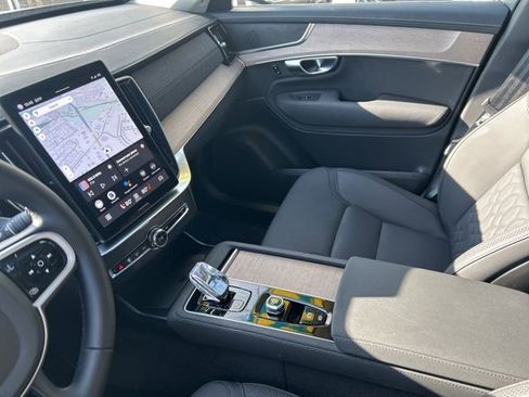Certified 2025 Volvo XC90 B6 Plus image 19