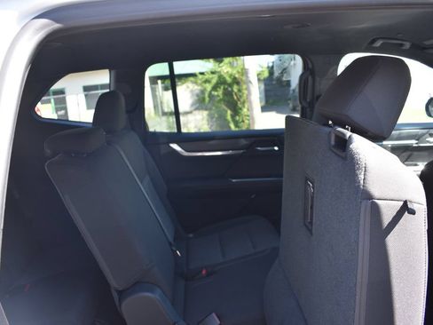 Used 2025 GMC Acadia Elevation AWD/4WD image 30