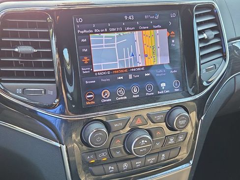 Used 2019 Jeep Grand Cherokee Overland AWD/4WD image 22
