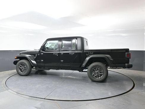 New 2026 Jeep Gladiator Sport AWD/4WD image 6